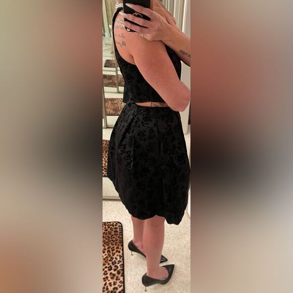 FRANCESCAS cocktail dress with flower detail. Size medium - Picture 9 of 11